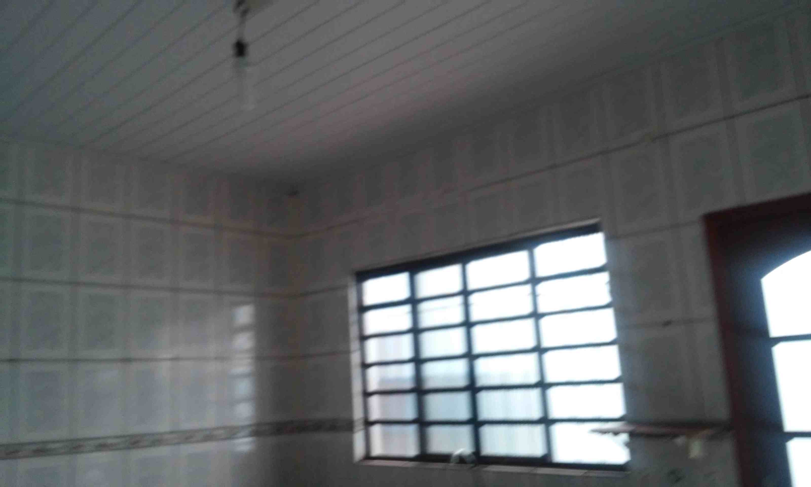 Casa meio lote - otima localização - marafunda - foto 4