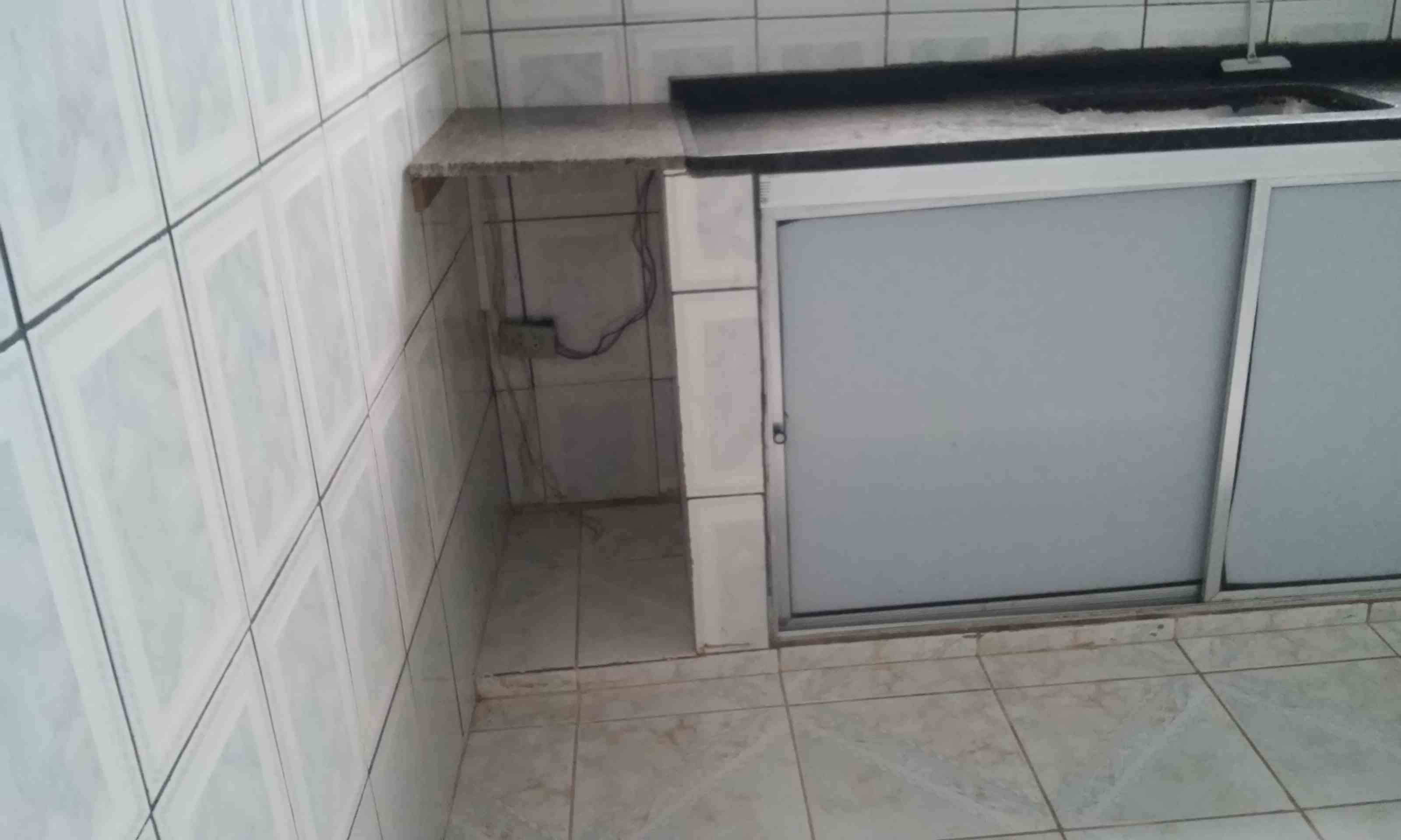 Casa meio lote - otima localização - marafunda - foto 5