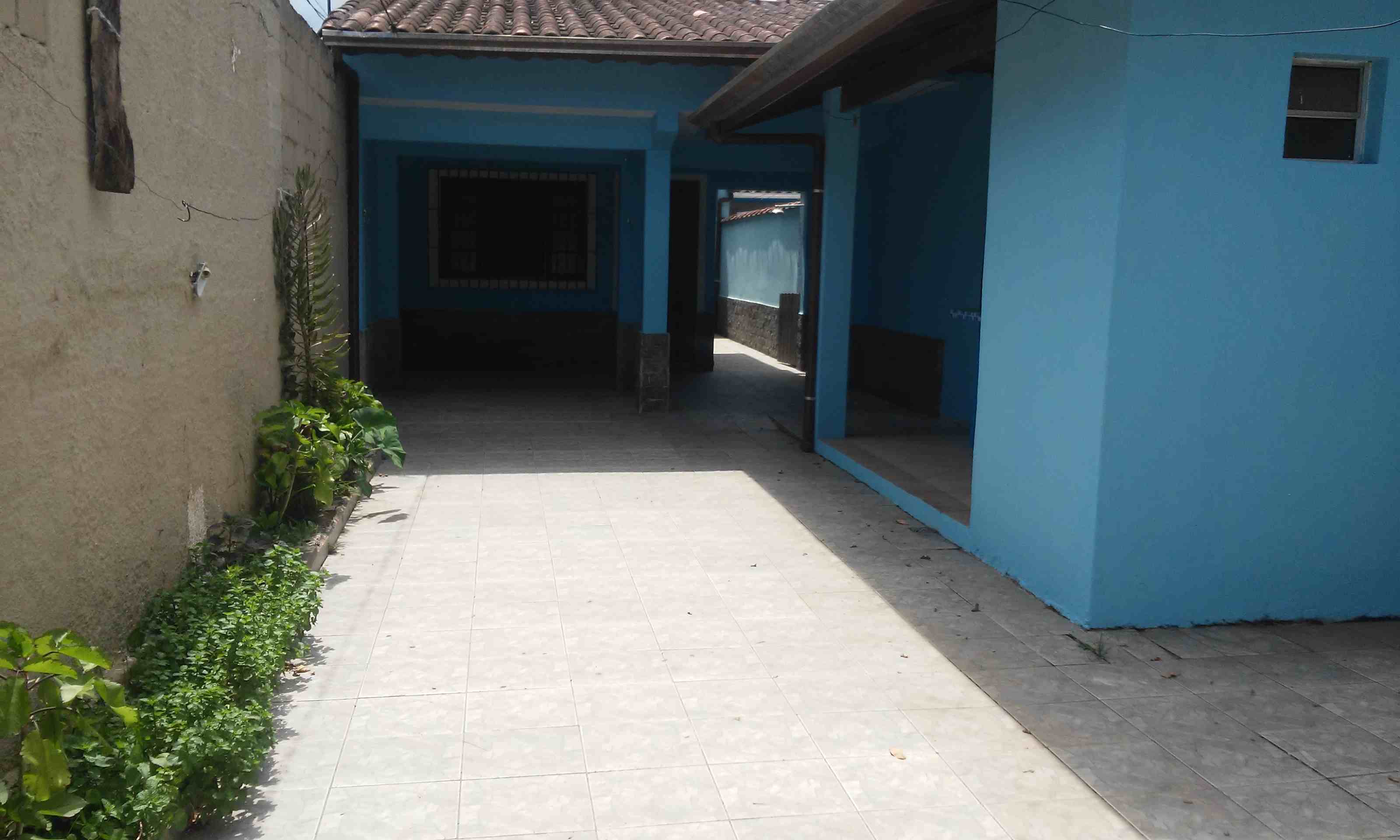 Casa meio lote - otima localização - marafunda - foto 2
