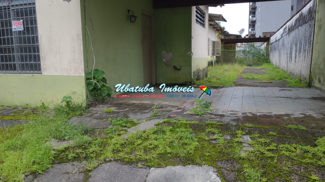 Terreno em ótima localização centro com casinha simples - foto 1