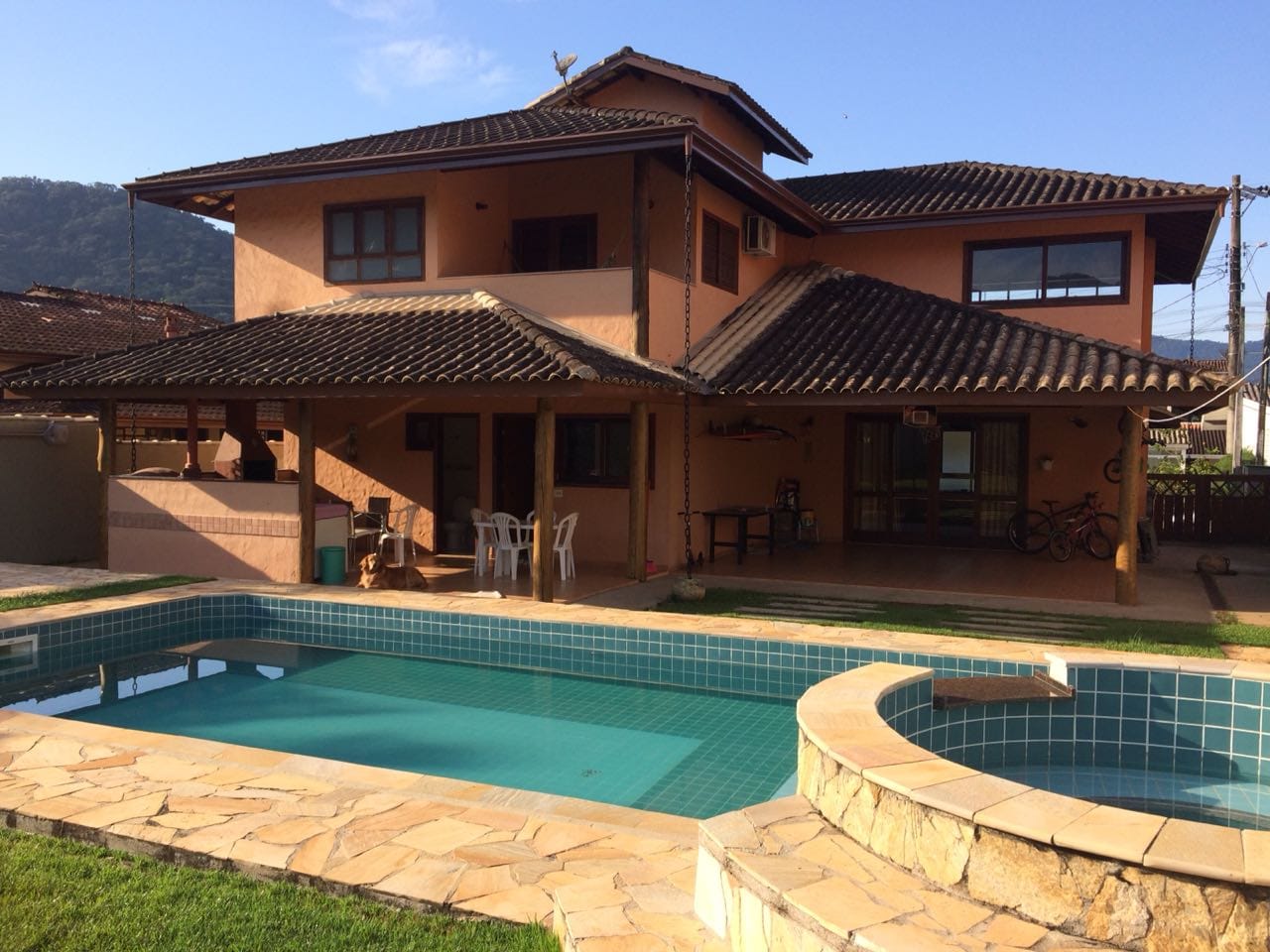 Linda casa em condomínio fechado - bairro horto - foto 1