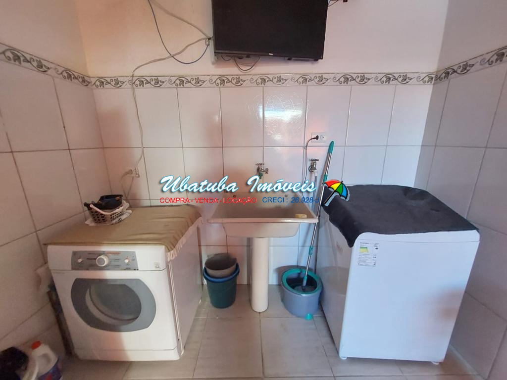 Casa bem localizada com 03 dormitórios no centro - foto 3