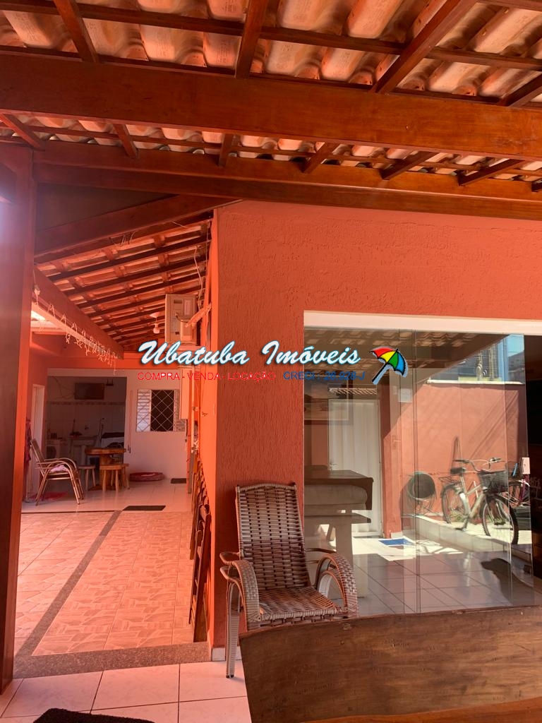 Casa bem localizada com 03 dormitórios no centro - foto 5