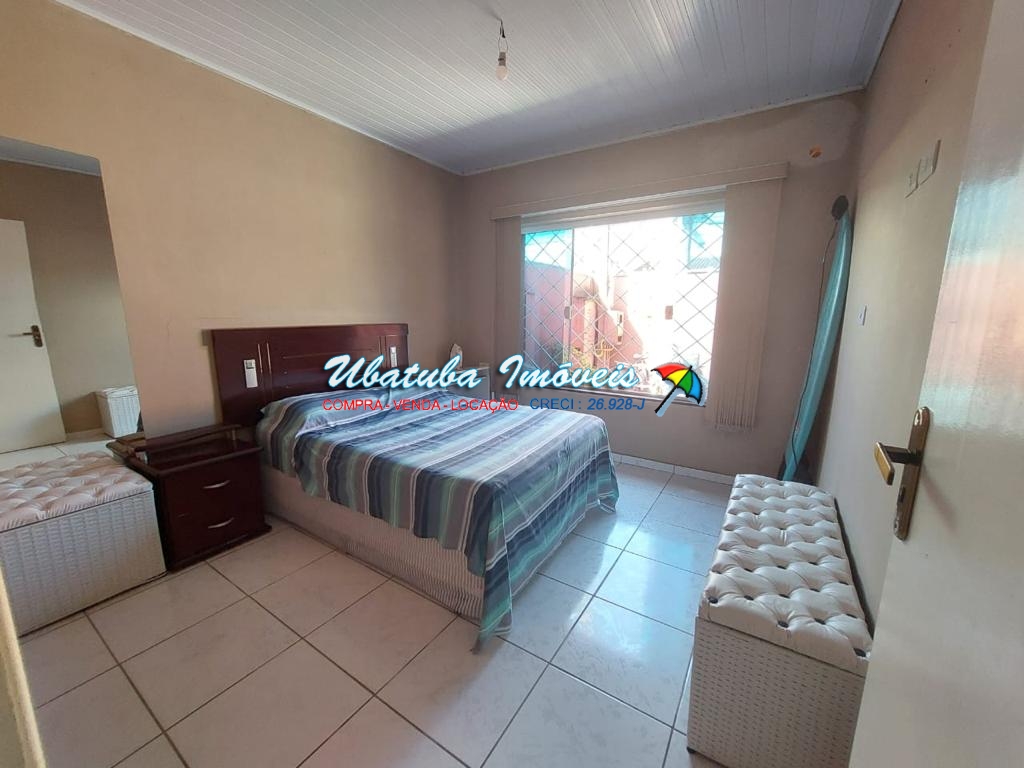 Casa bem localizada com 03 dormitórios no centro - foto 6