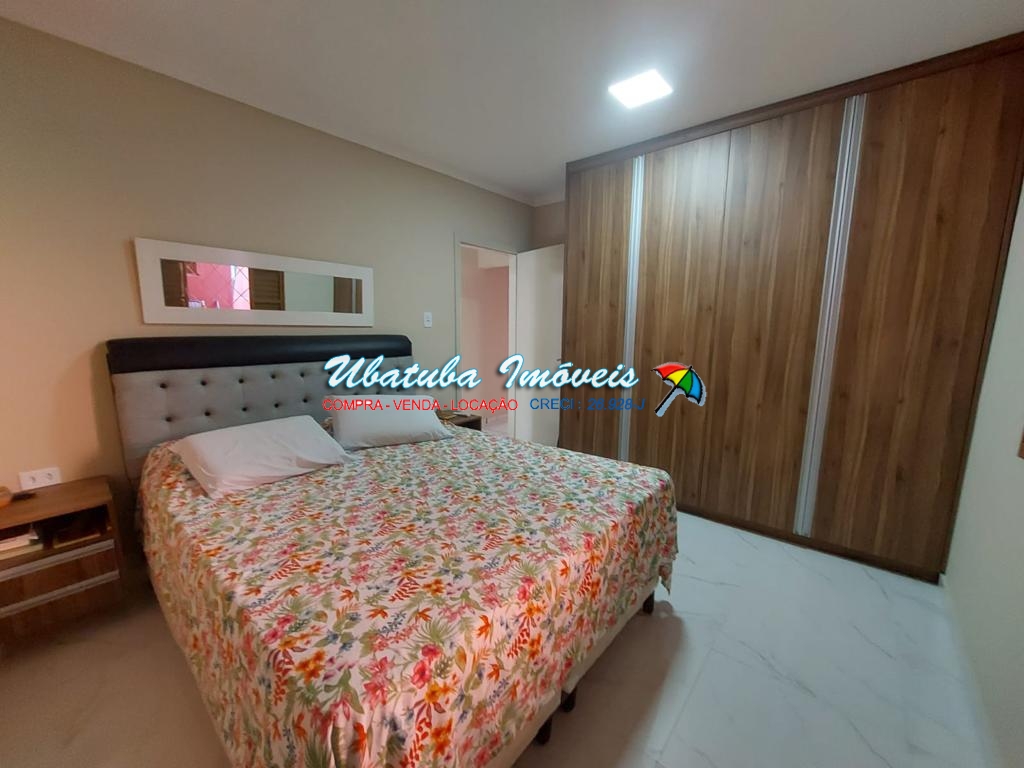 Casa bem localizada com 03 dormitórios no centro - foto 4