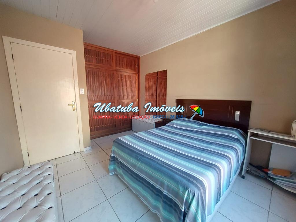 Casa bem localizada com 03 dormitórios no centro - foto 13