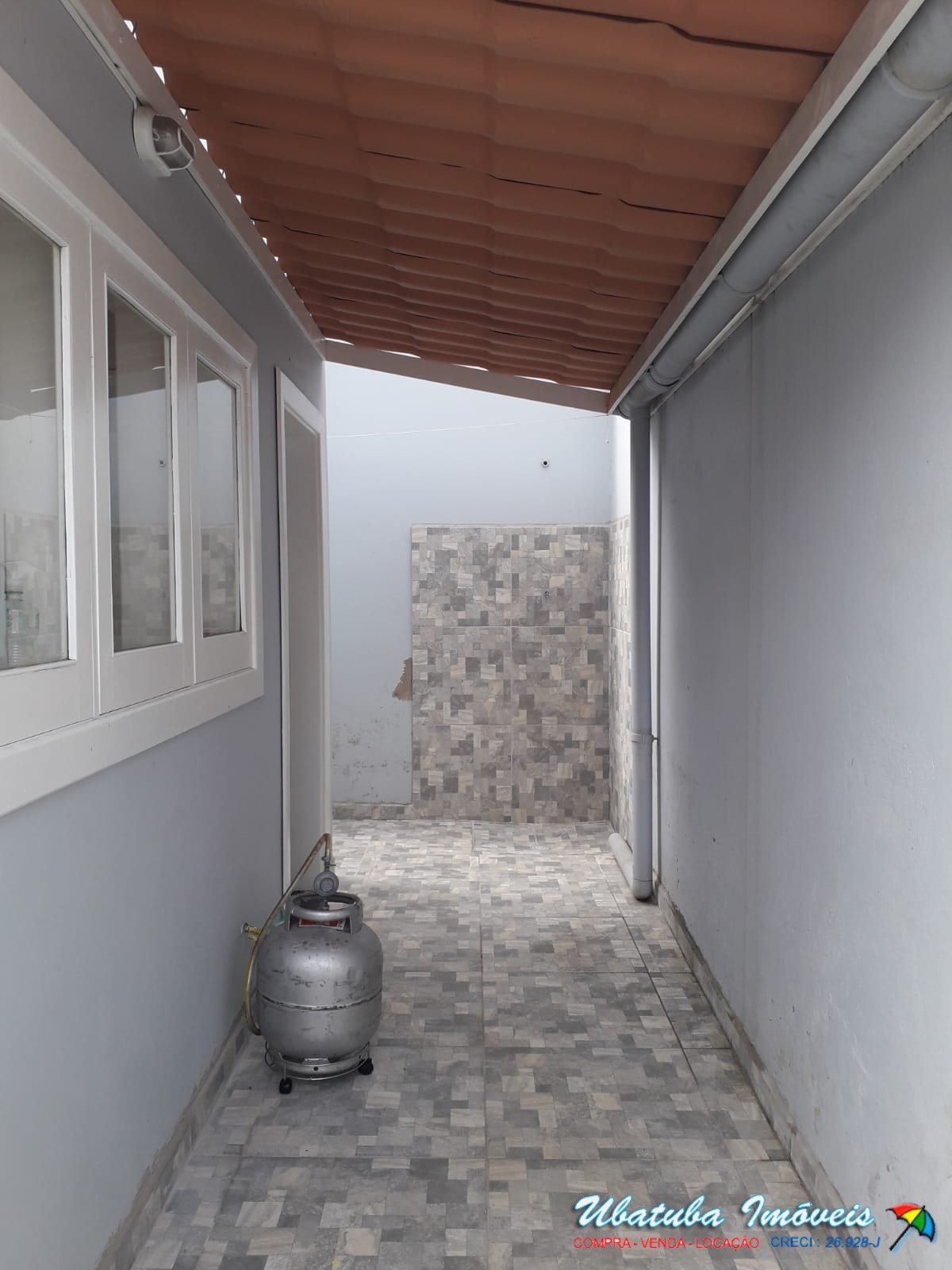 Linda casa muito bem localizada no centro - foto 14