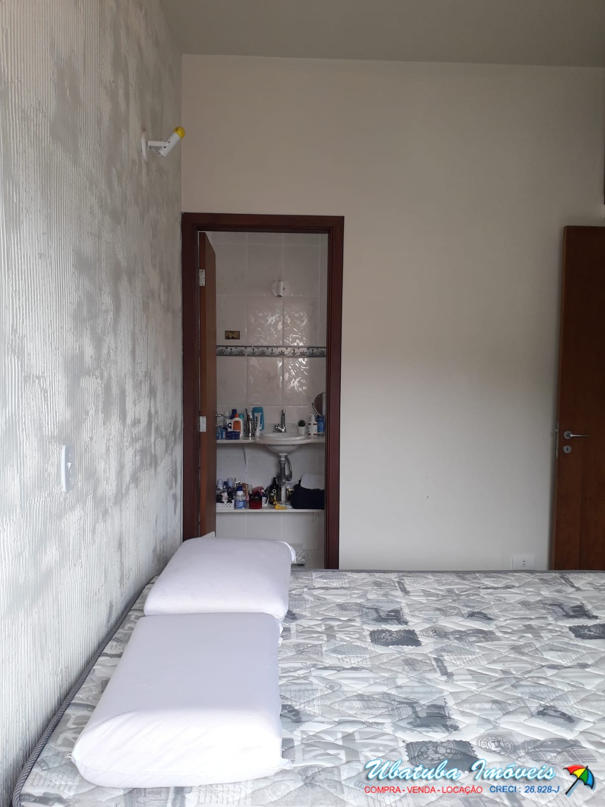 Linda casa muito bem localizada no centro - foto 10